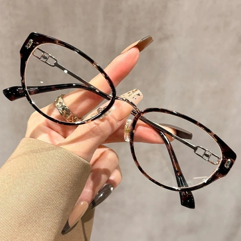 Fashionable Women's Reading Glasses with High-definition Anti Blue Light Reading Glasses and Retro Ultra Light Reading Glasses