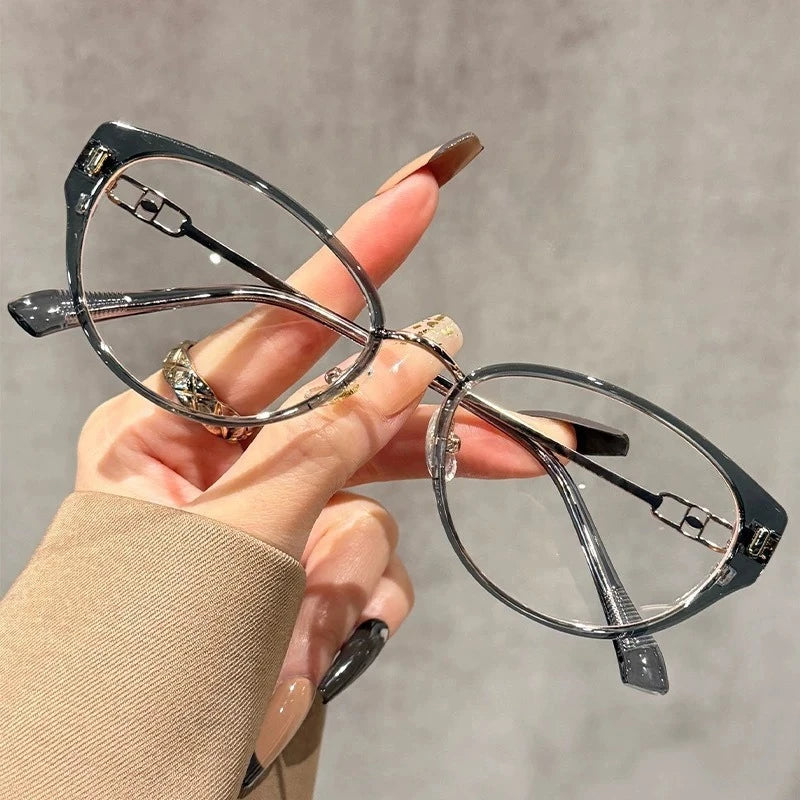 Fashionable Women's Reading Glasses with High-definition Anti Blue Light Reading Glasses and Retro Ultra Light Reading Glasses
